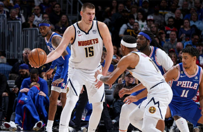  掘金约基奇连续三双，西部榜首地位稳固  